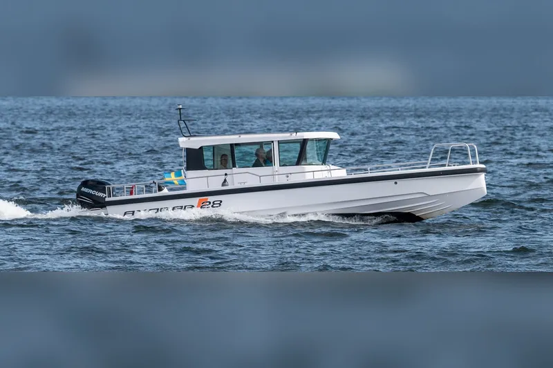 Axopar 28 Cabin — Mercury 300 HP